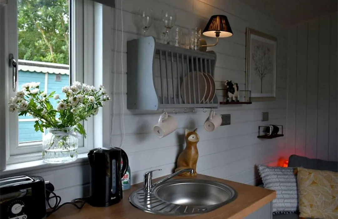 Riverview Lodges And Glamping-1