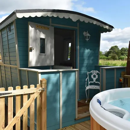Riverview Lodges And Glamping-2
